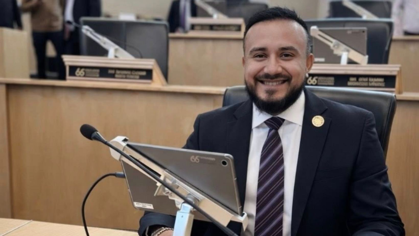 Diputado Salvador Tovar renuncia al PAN y se suma a Morena en el Congreso de Guanajuato