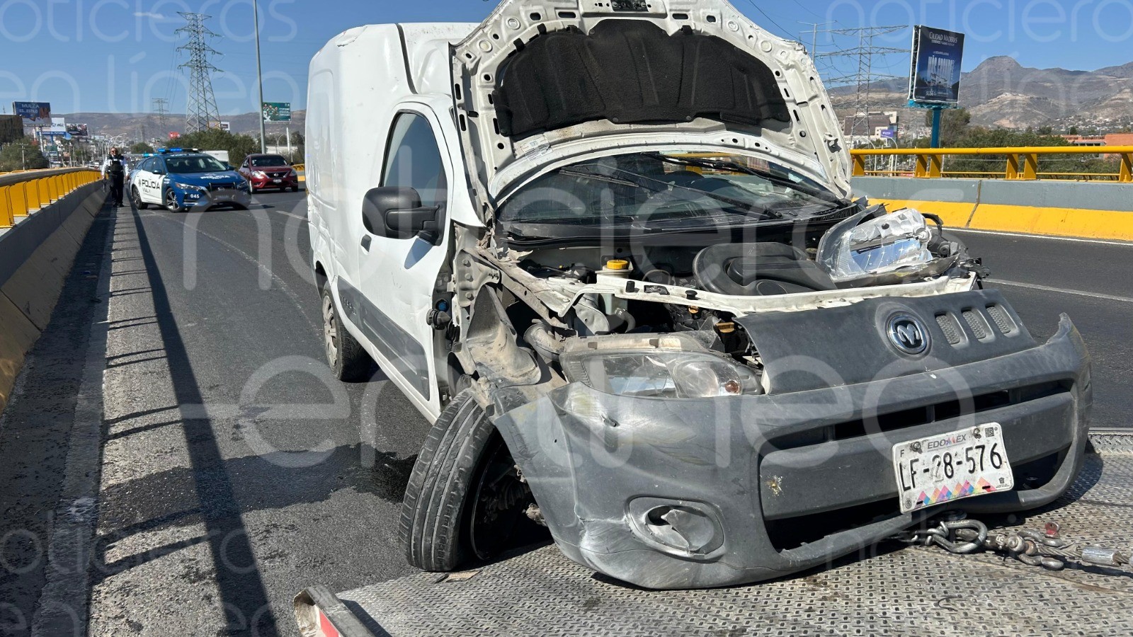 Aparatoso choque en el bulevar Morelos deja un conductor lesionado