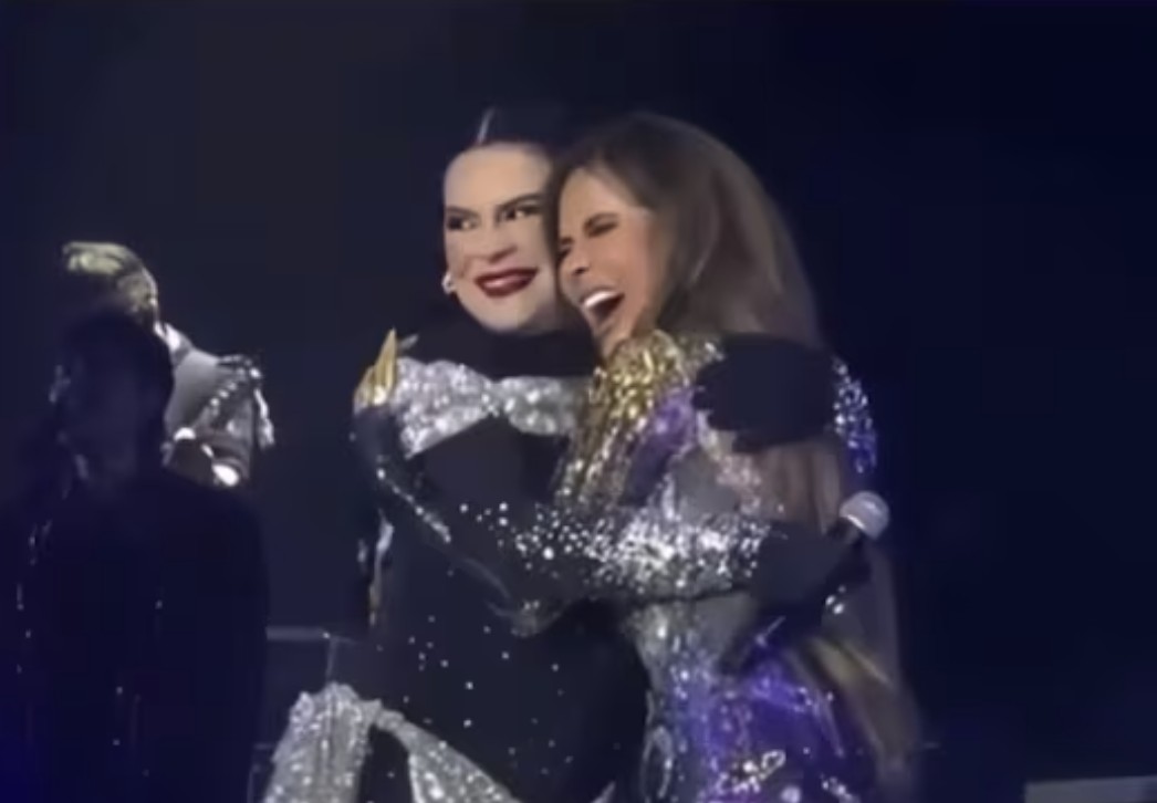 Gloria Trevi y María Raquenel se reencuentran en el escenario, “mi amiga“, la llamó