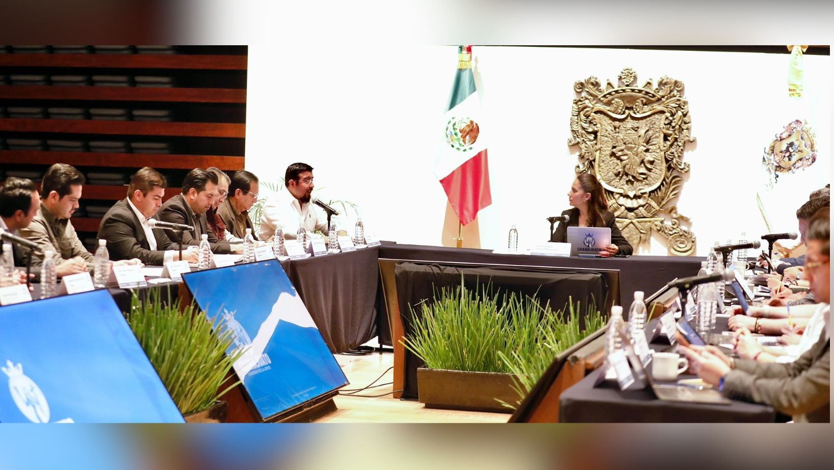 Gobernadora Libia Dennise se reúne con alcaldes de Morena para revisar proyectos del crédito de 4 mil mdp