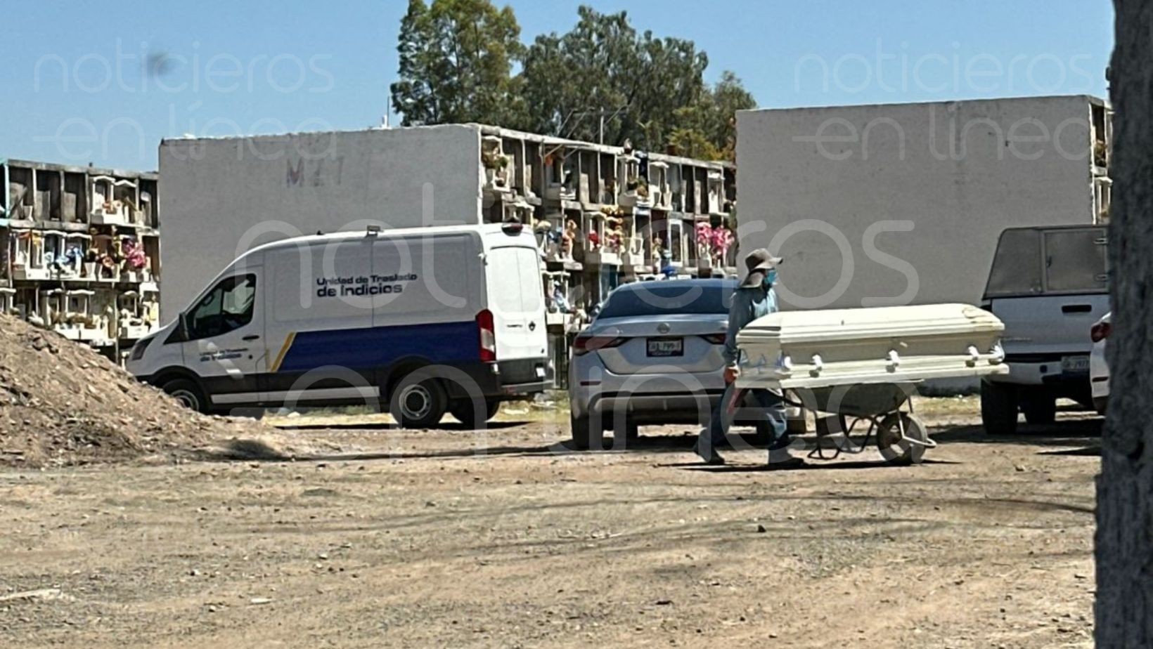 ‘Puse su nombre en la tumba y me llamó vivo‘: El calvario de dos familias por la negligencia de la Fiscalía