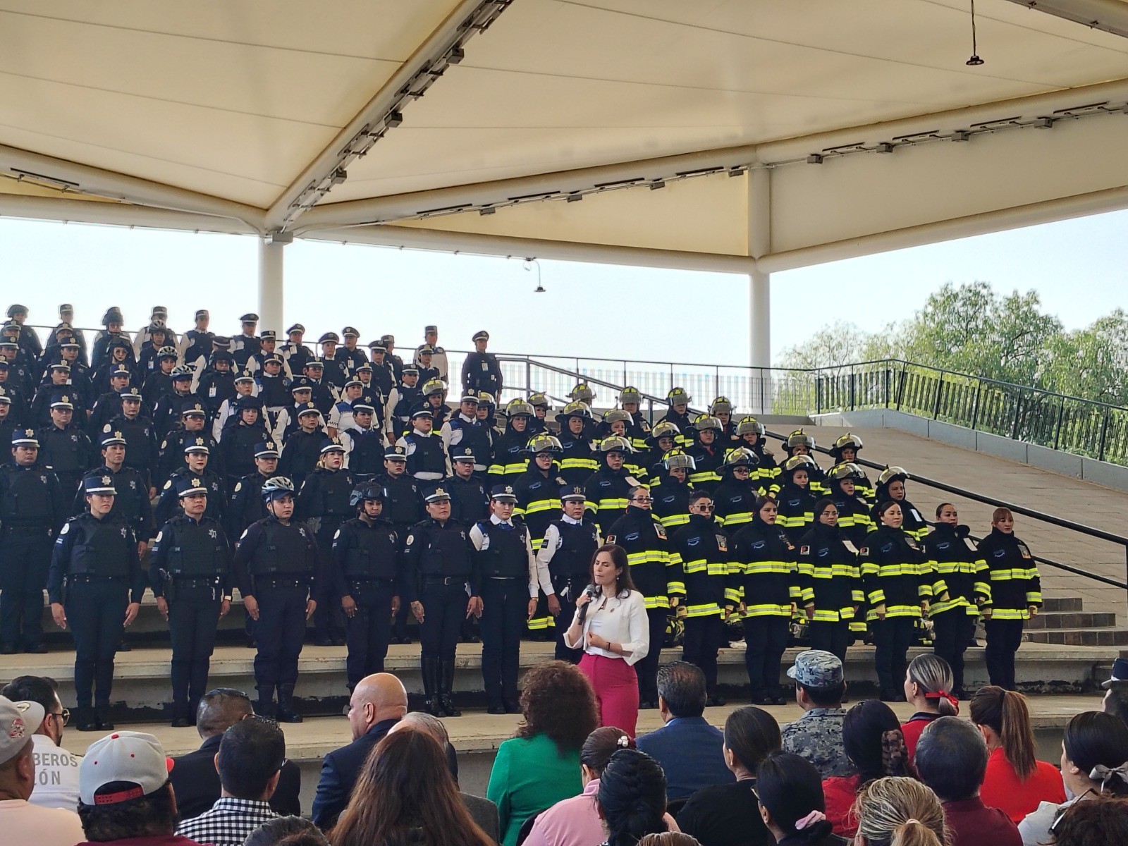 Entregan chalecos balísticos diseñados para mujeres policías en León