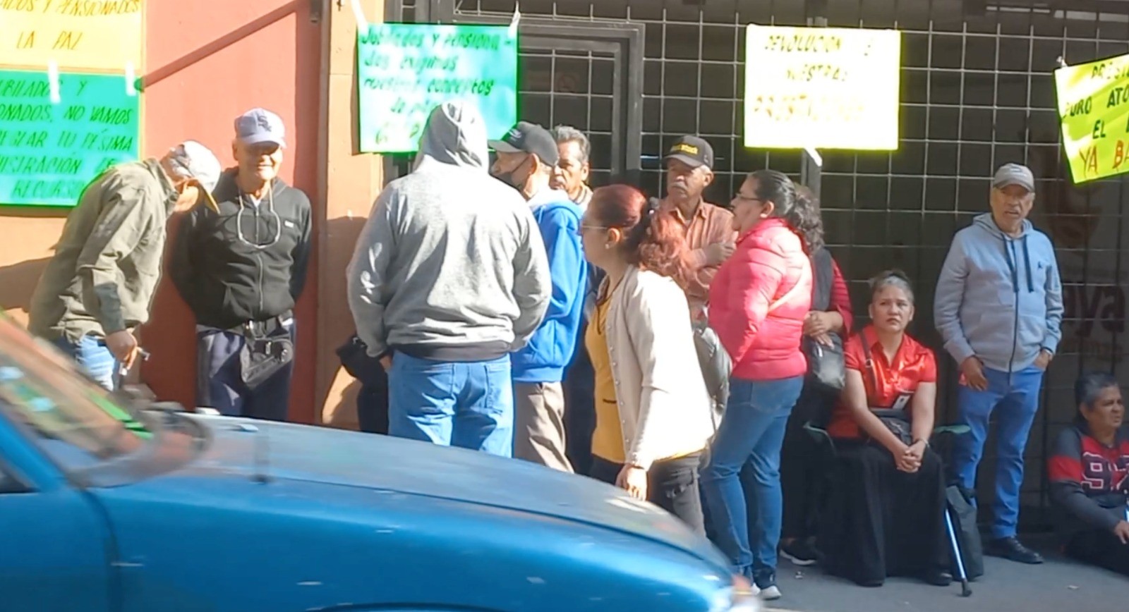 Protestas de jubilados detienen aprobación de pensiones en Celaya