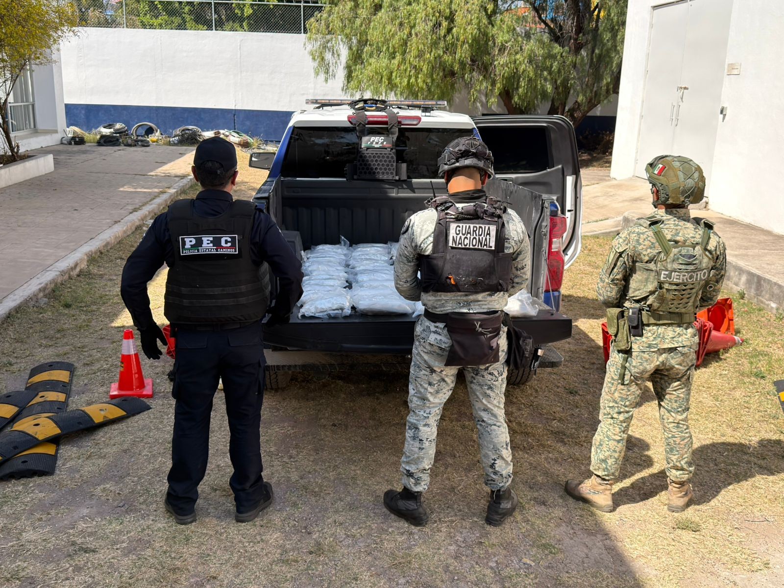 Aseguran 58.5 kilos de metanfetamina en la Morelia–Salamanca; hay cuatro detenidos
