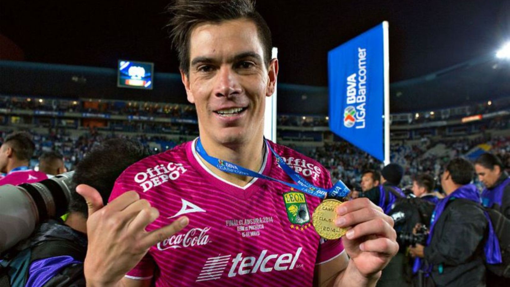 Nacho González, “próximo alcalde de León“, envía felicitación por los 10 años del programa “En Línea con la Fiera”