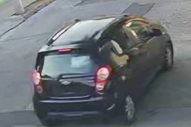 Robo a plena luz del día en León: ladrón se lleva bolso de una camioneta en segundos