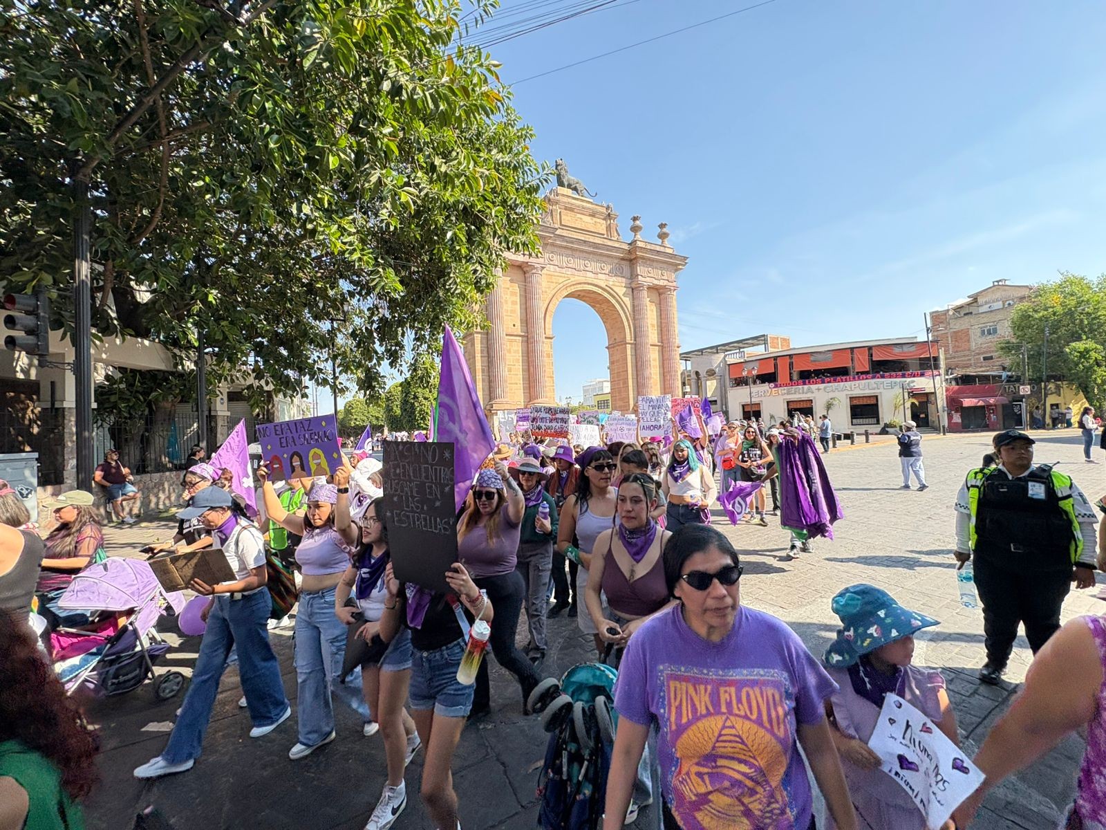 Marcha 8M en León: Mujeres toman las calles para alzar la voz y exigir justicia
