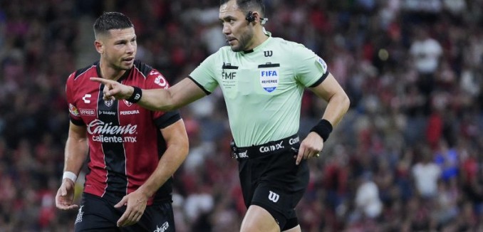 Amenazan de muerte a árbitro Marco Antonio “El Gato” Ortiz tras Clásico Tapatío