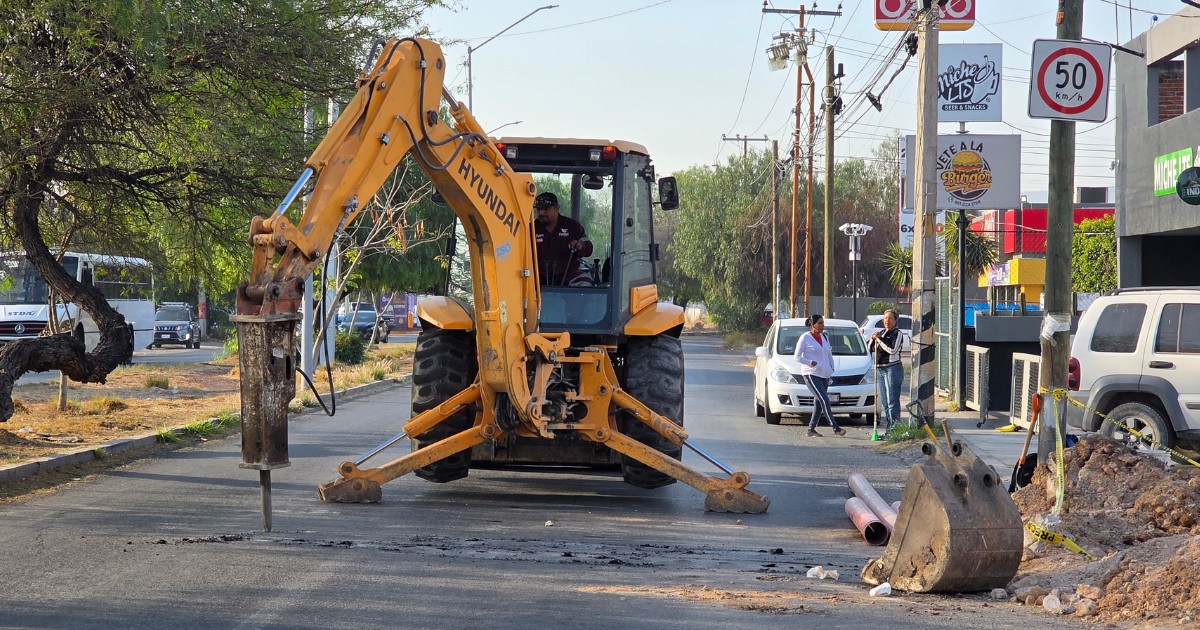 En Celaya otra vez el tráfico: obras vuelven a complicar la circulación en la 12 de Octubre