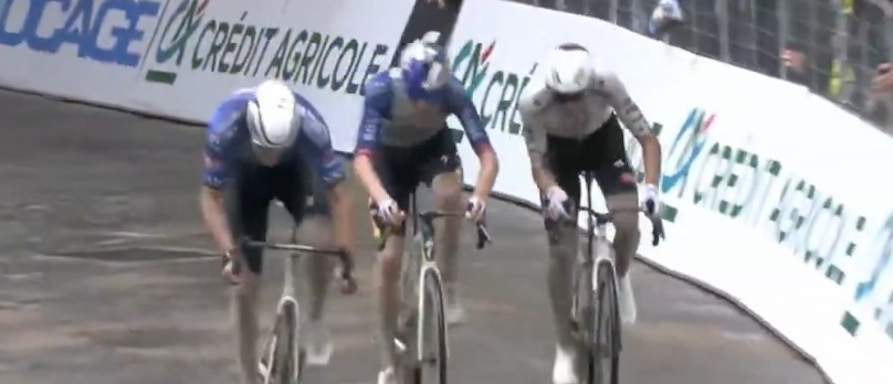 Isaac del Toro termina segundo y toma el liderato del Tirreno-Adriático