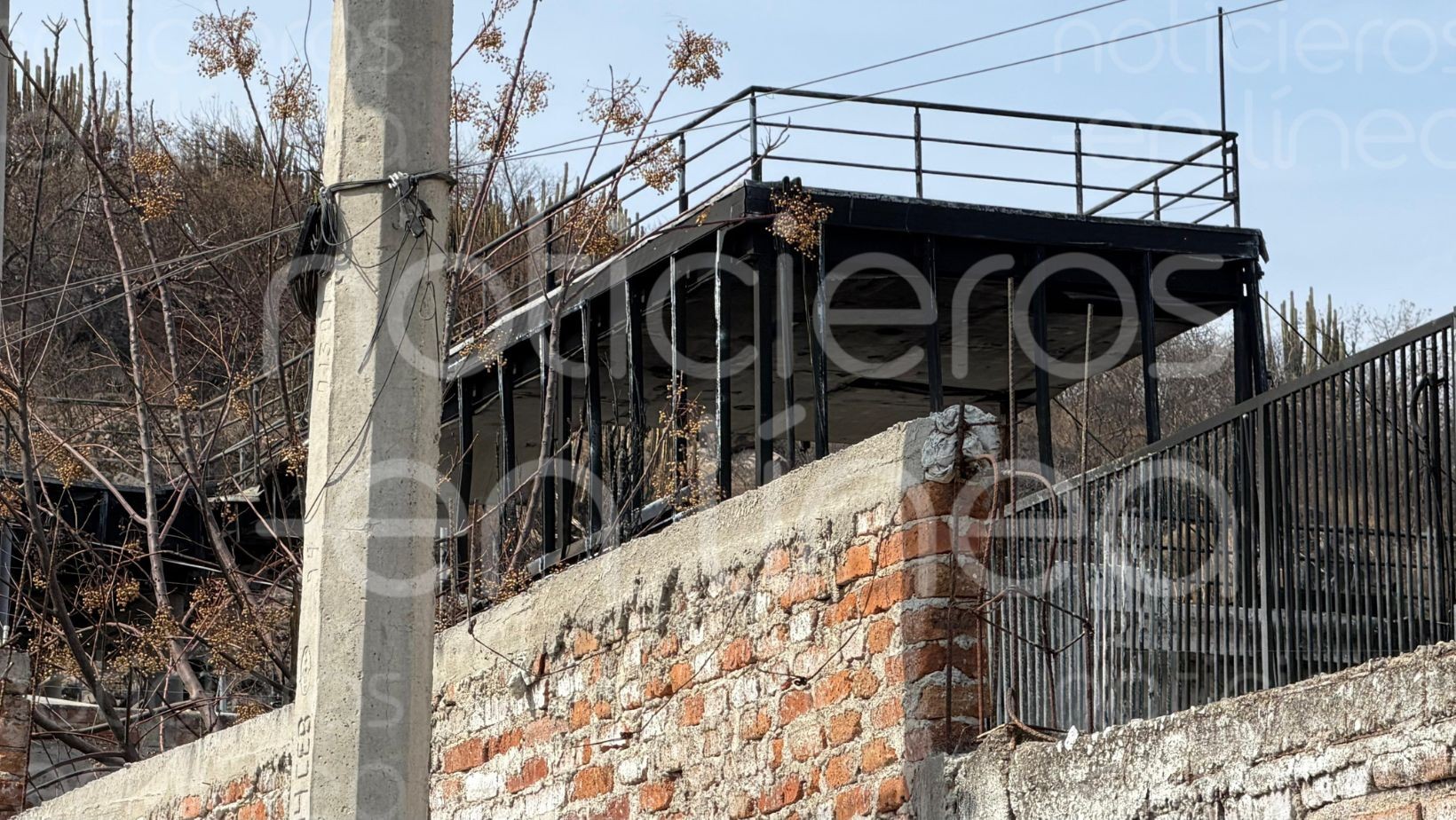 Incendio en fábrica de solventes en bulevar Torres Landa moviliza a cuerpos de emergencia