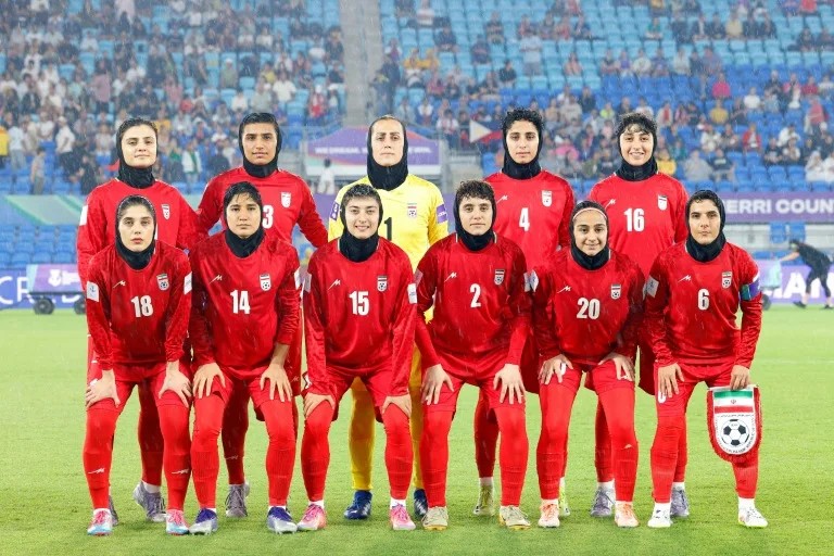 Cinco futbolistas de Irán obtienen asilo en Australia tras negarse a cantar el himno