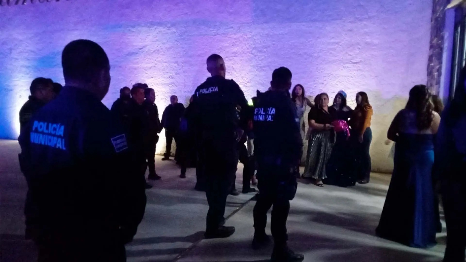 Buscan prohibir la contratación de policías municipales para fiestas y eventos privados