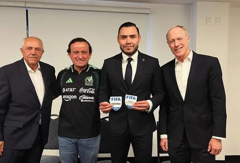Marco Antonio “Gato” Ortiz recibe su gafete FIFA 2026 y se mantiene como árbitro internacional Marco Antonio “Gato” Ortiz recibe su gafete FIFA 2026 y se mantiene como árbitro internacional