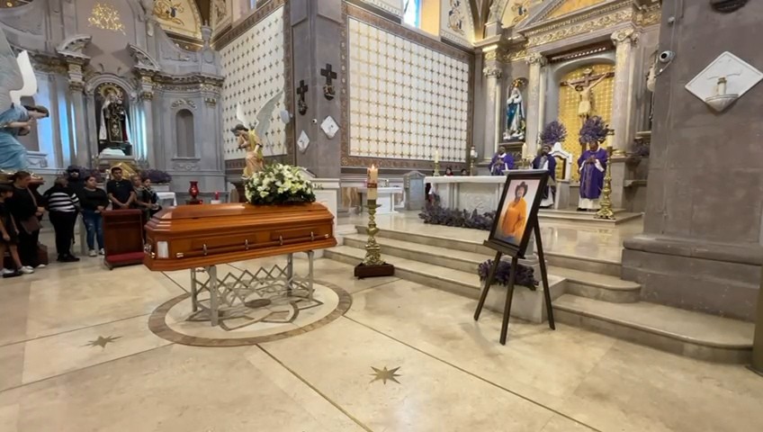 Entre oraciones y exigen justicia, despiden al esposo de la alcaldesa Isabel Acevedo