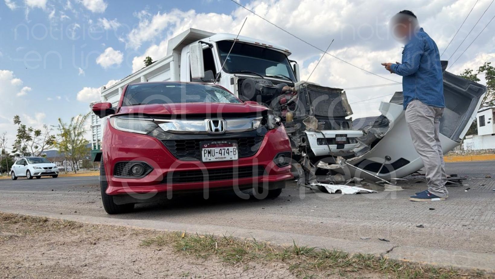 Accidente en Eje Metropolitano en León: tráiler, tolva y camioneta chocan tras frenar por niños