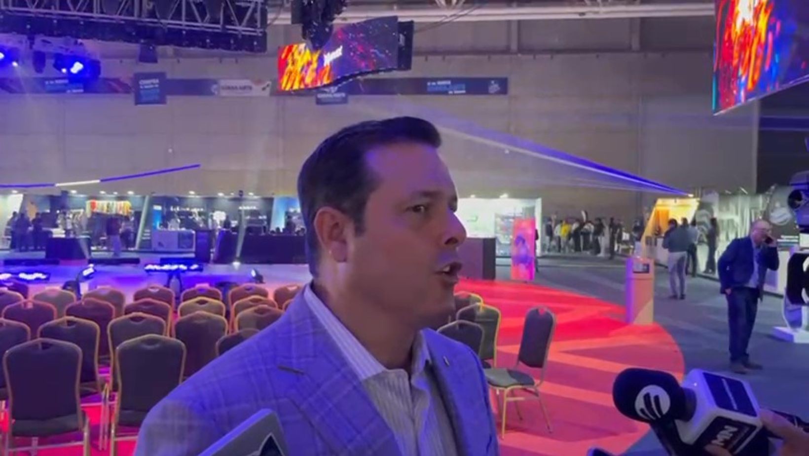 Empresarios de León piden a funcionarios no descuidar su cargo ante promoción en medios Empresarios de León piden a funcionarios no descuidar su cargo ante promoción en medios