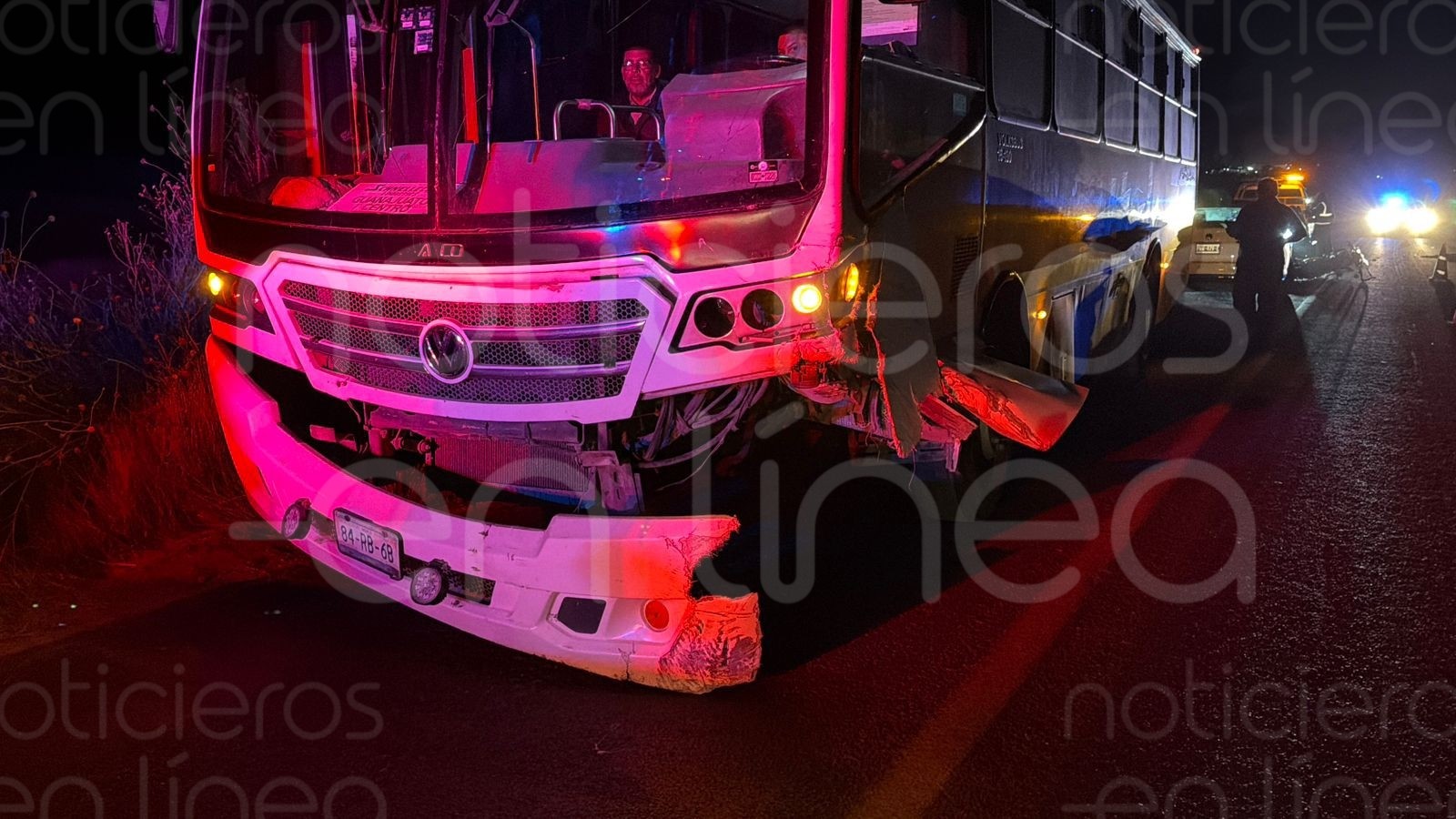 Mueren motociclistas en choque con camión de personal en Silao; no traían casco