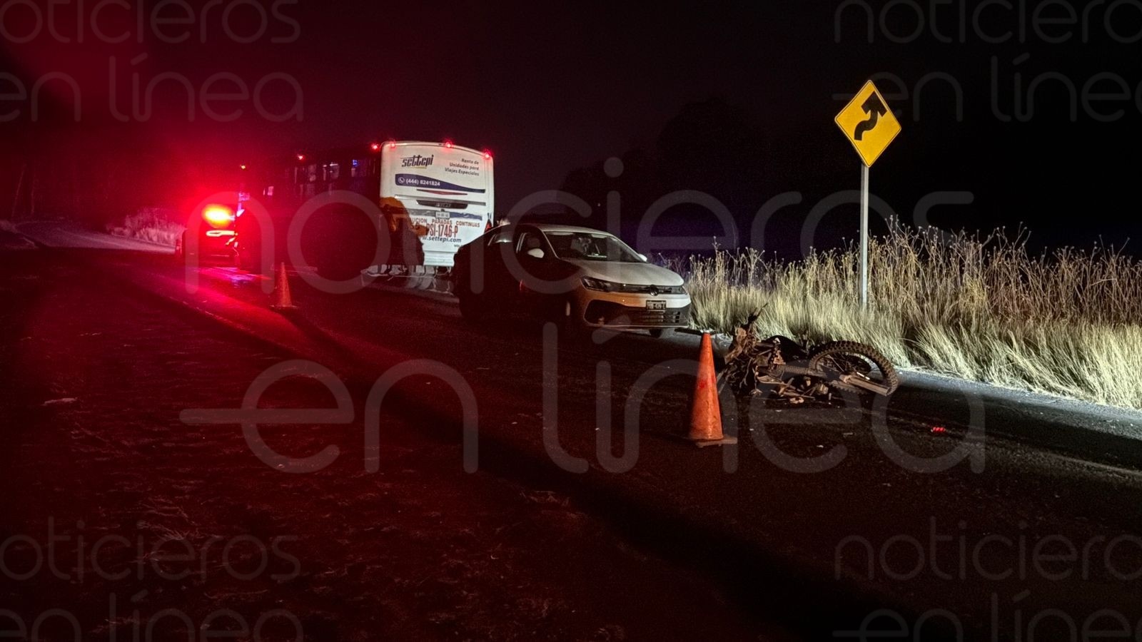 Mueren motociclistas en choque con camión de personal en Silao; no traían casco