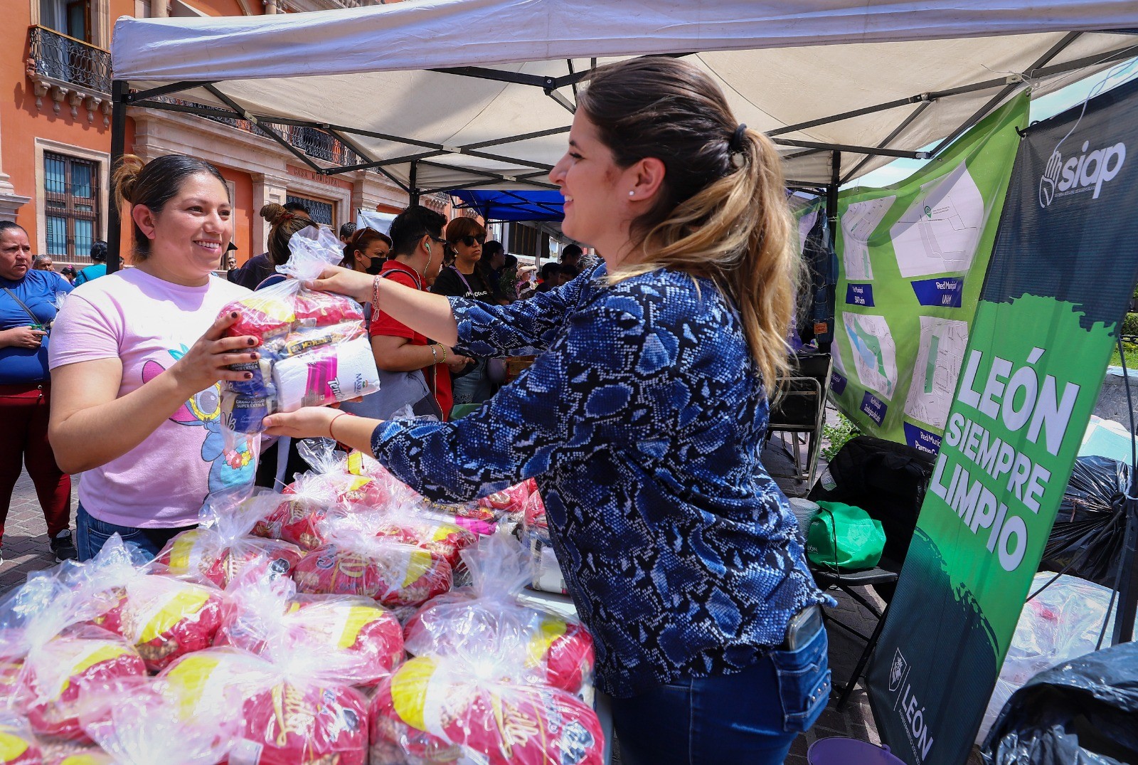 León alista compra de despensas para apoyar a familias rurales