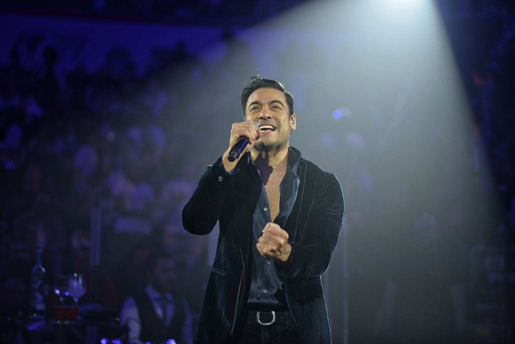 Triple propuesta de matrimonio en el Palenque: Irapuato se rinde ante el “Efecto Rivera“