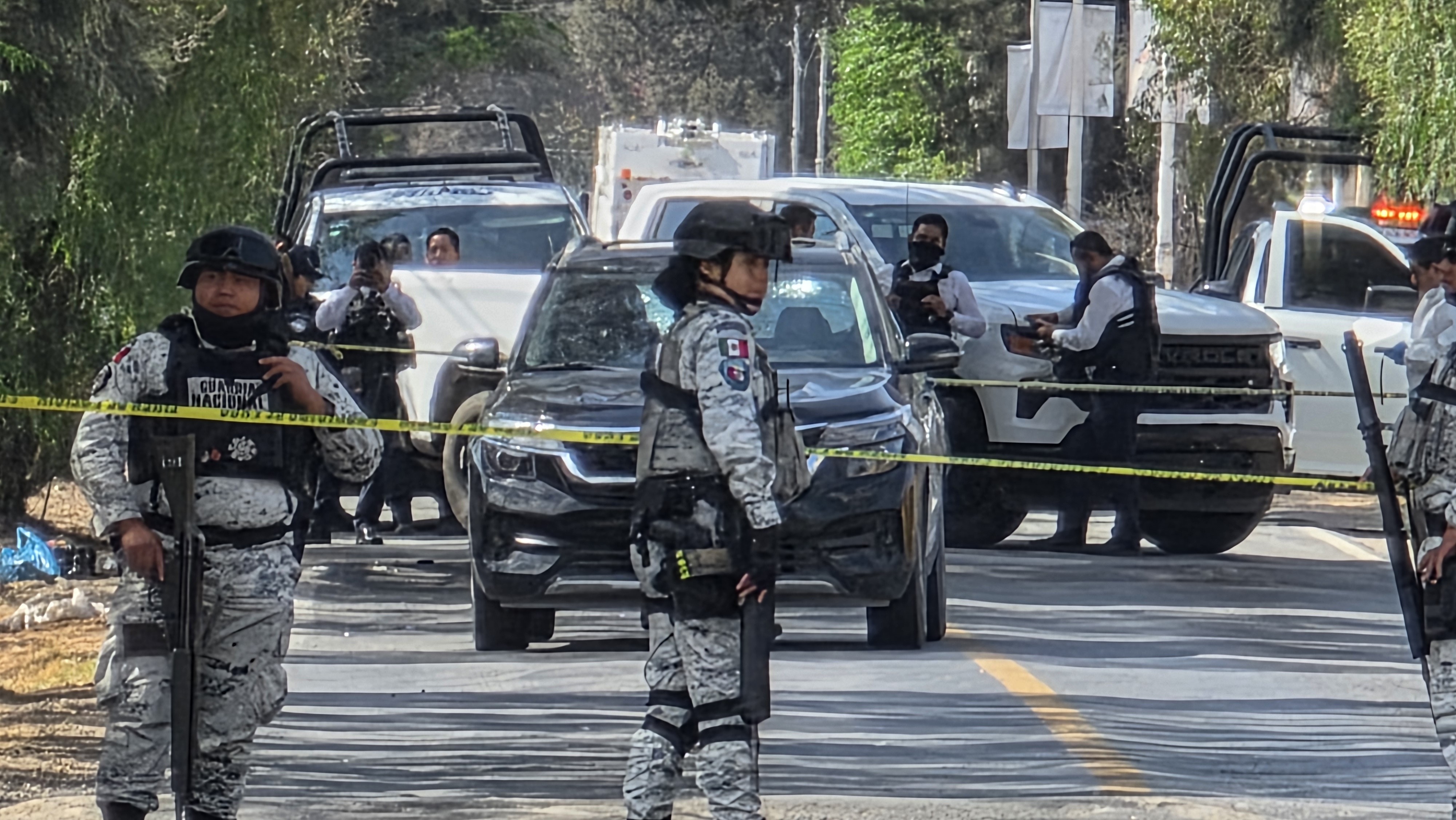 Persecución y balacera , termina con robo de camioneta a funcionaria judicial