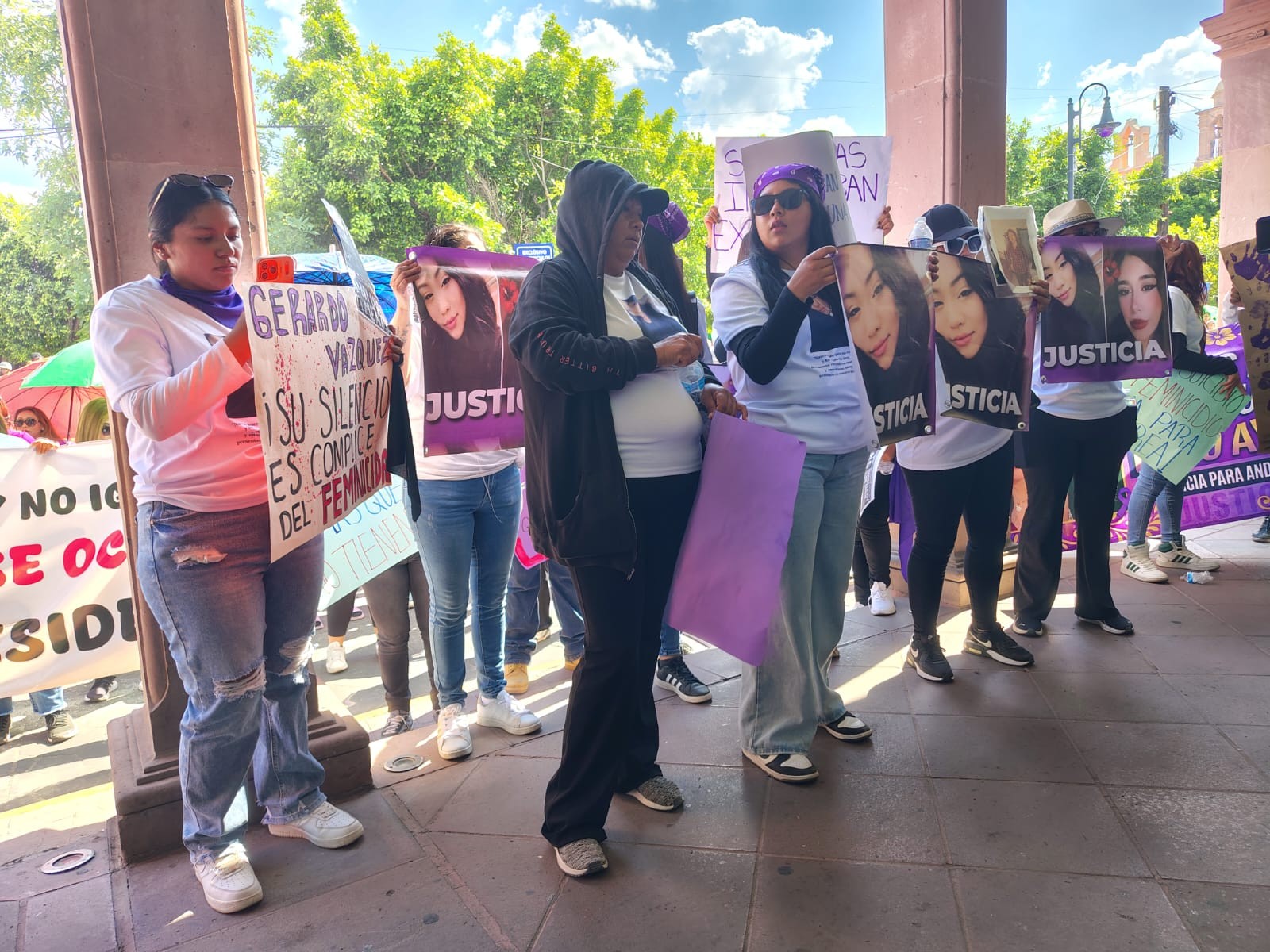 Marchan en Huanímaro para exigir justicia por feminicidio de Andrea y Nayeli