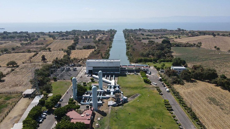 “El agua no se negocia”: alcaldes se levantan contra el acueducto que amenaza al Lago de Chapala