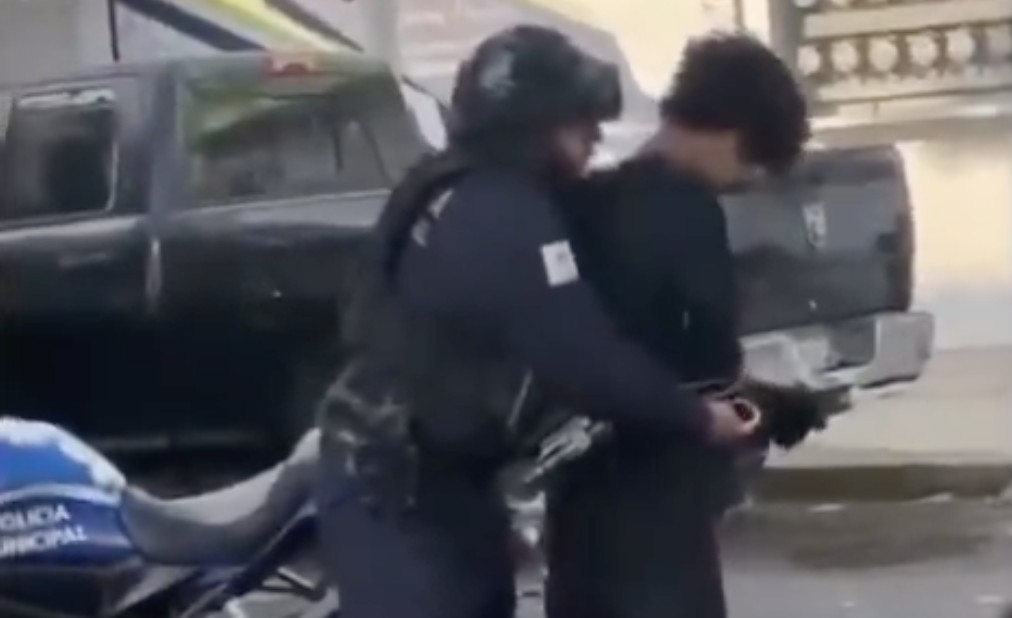 Adolescente asesina a balazos a dos maestras dentro de preparatoria en Lázaro Cárdenas