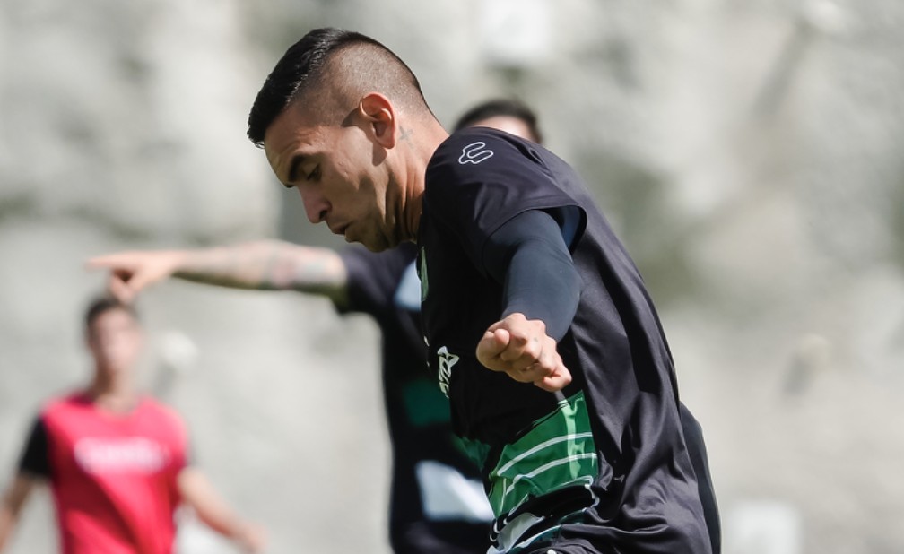 Sebastián Vegas estará fuera varias semanas por lesión en la rodilla