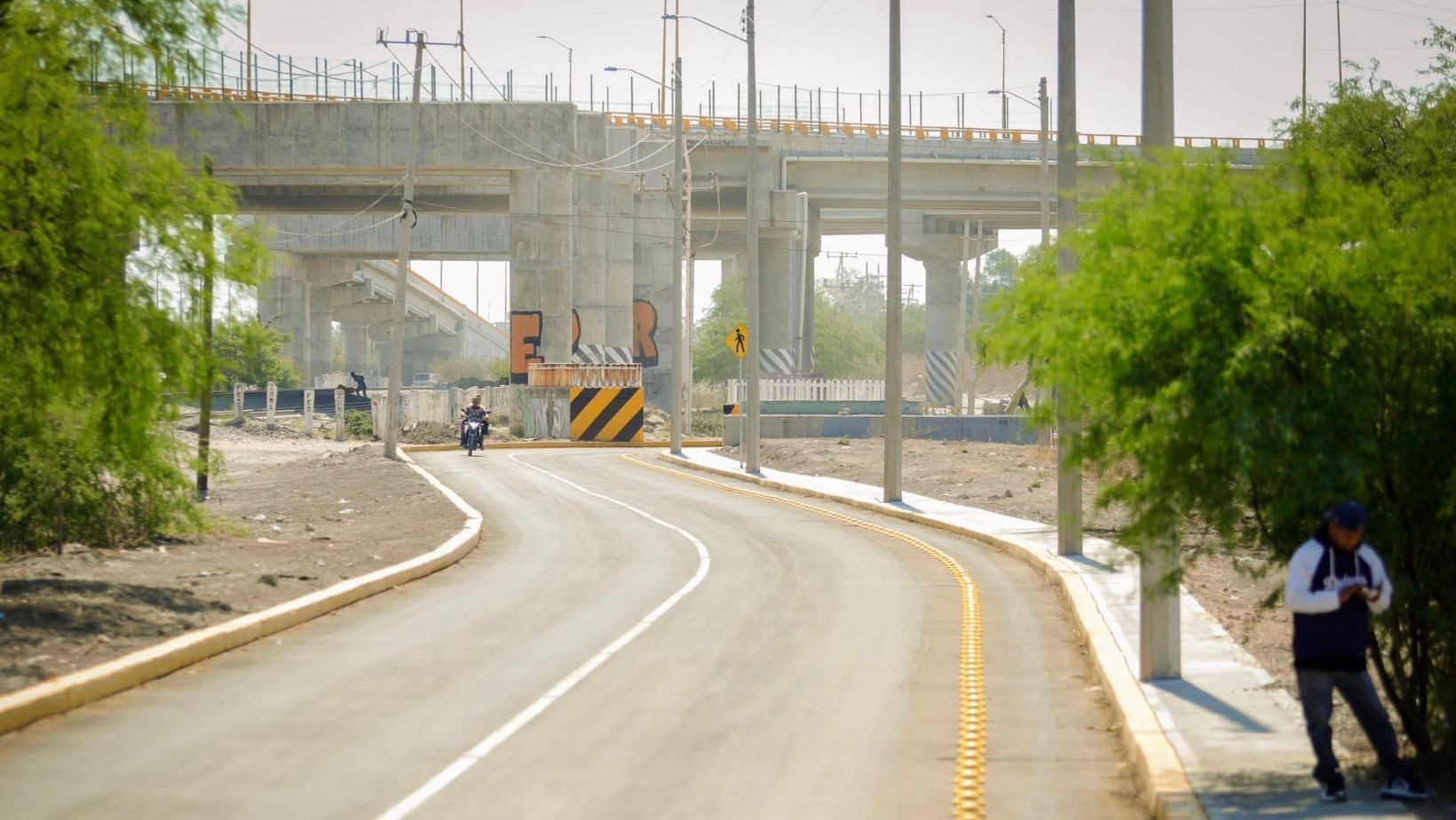 León entrega pavimentación y cruce seguro en San Juan de Abajo tras inversión de 25 millones de pesos