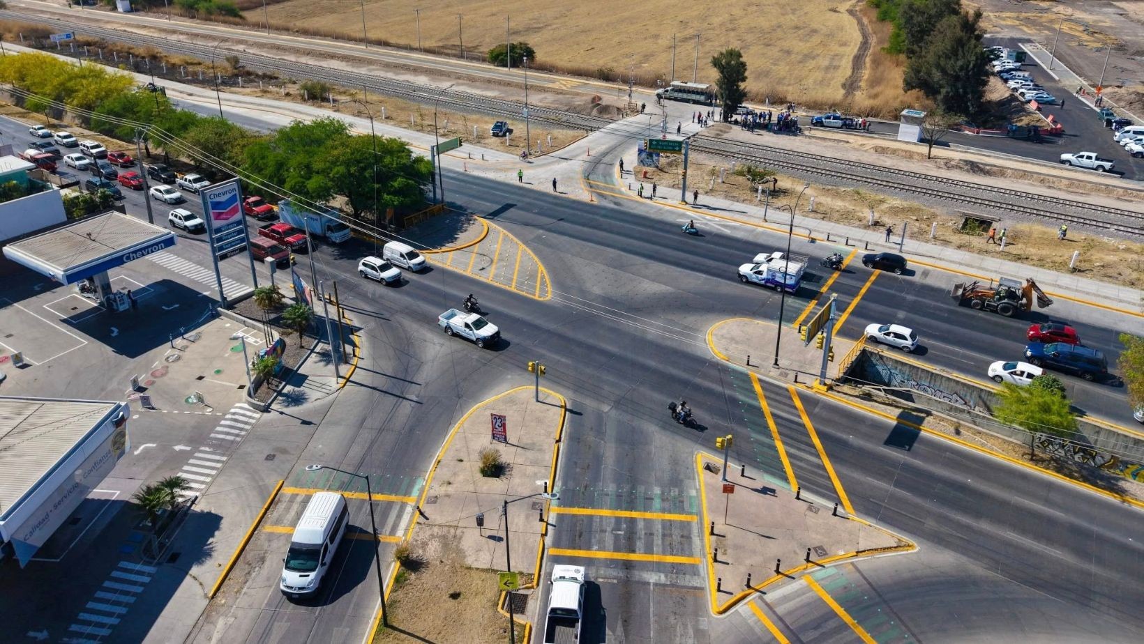 Después de años de espera, San Juan de Abajo por fin estrena camino digno y cruce seguro