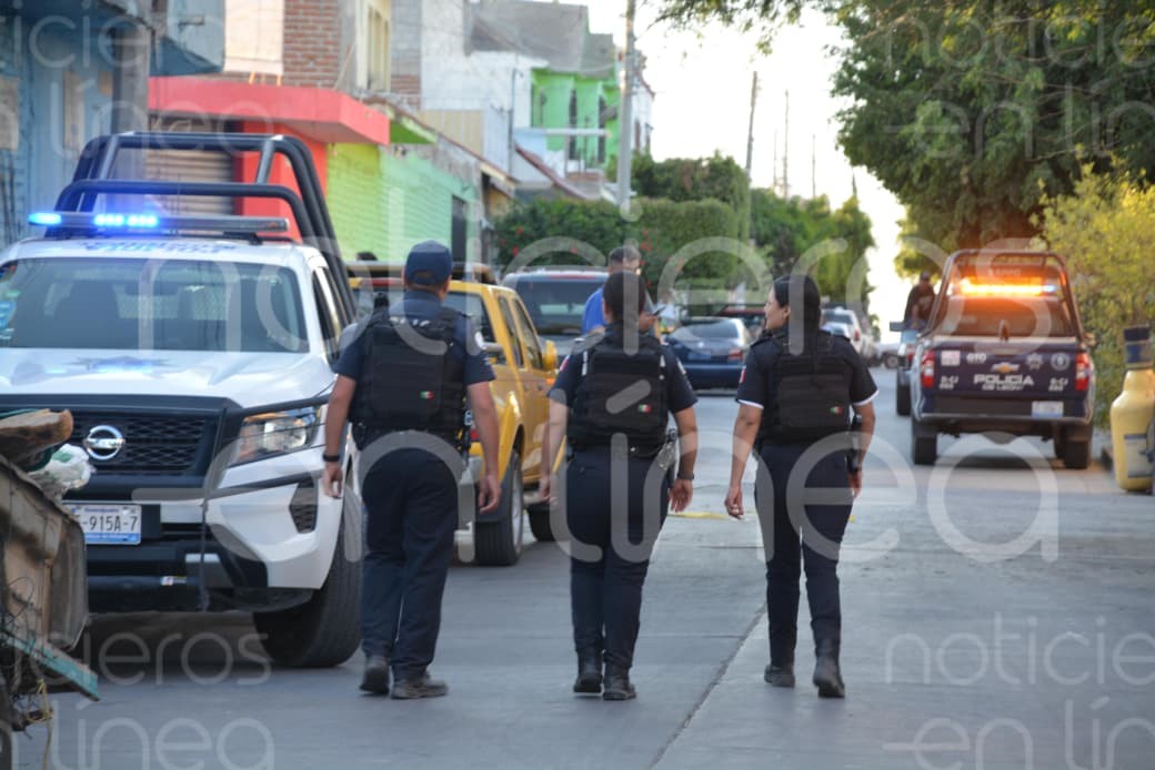 Incendio en recicladora de Cerrito de Jerez en León moviliza a bomberos y evacúan viviendas cercanas