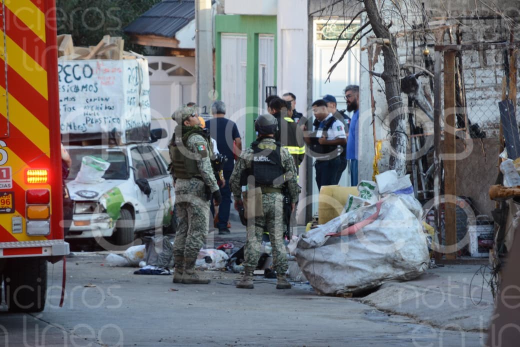 Incendio en recicladora de Cerrito de Jerez en León moviliza a bomberos y evacúan viviendas cercanas