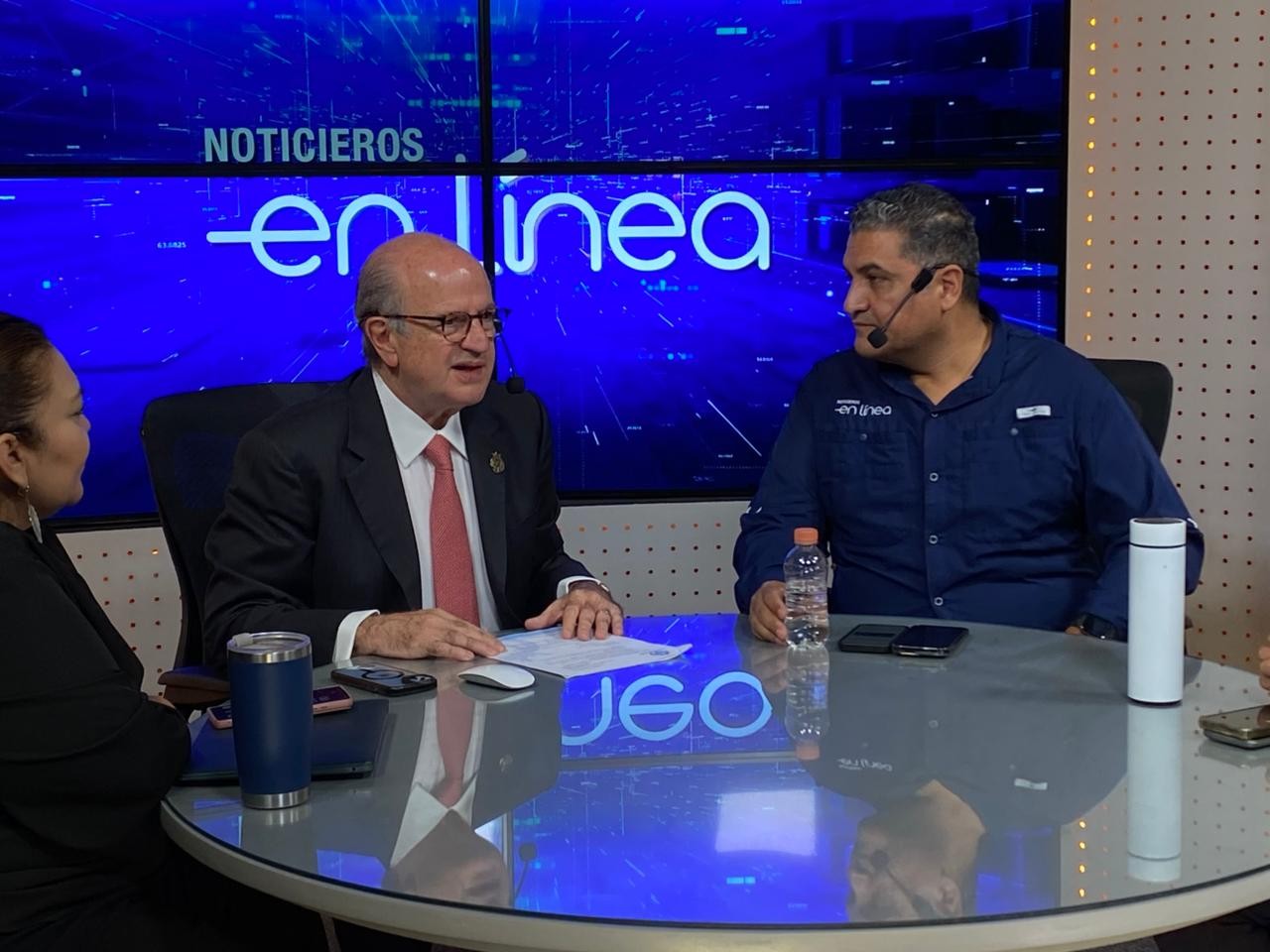 Secretario de Educación de Guanajuato rechaza uso de celulares en aulas 