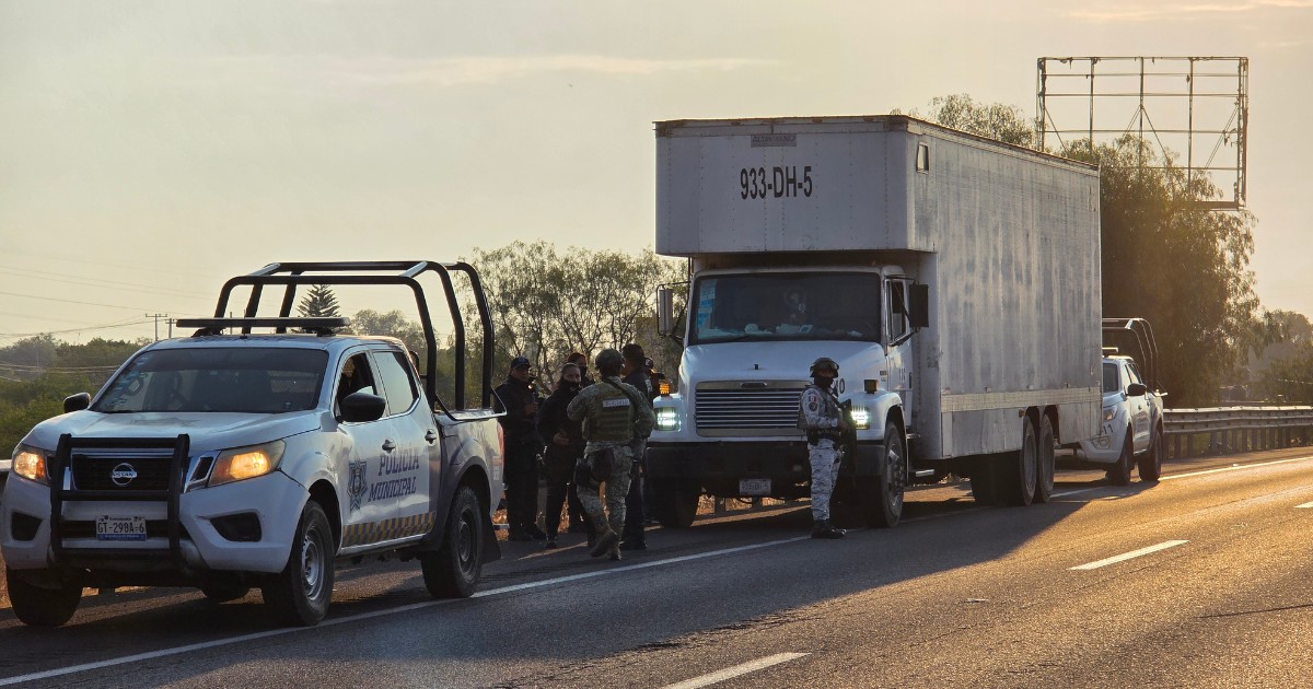 Intento de asalto a tráiler en autopista Querétaro-Salamanca; desata persecución en Celaya