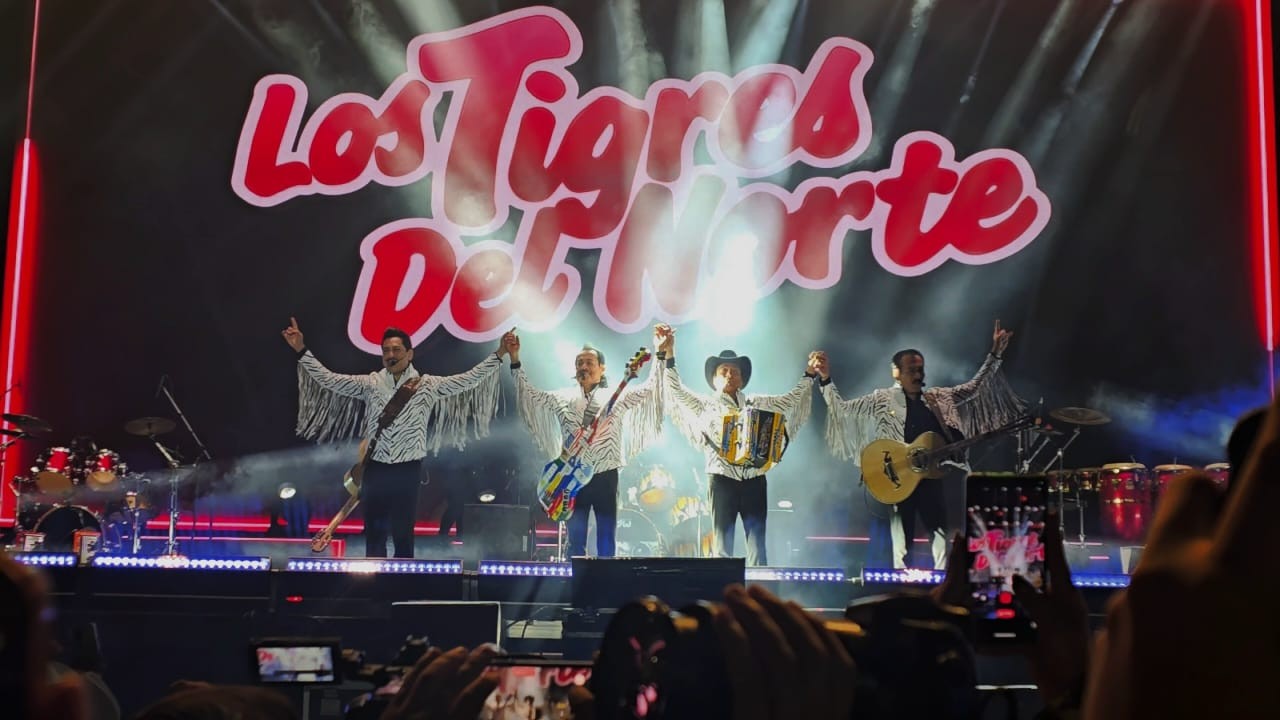 Abarrotan Irapuato: Los Tigres del Norte cierran con gran éxito la Feria de las Fresas 2026