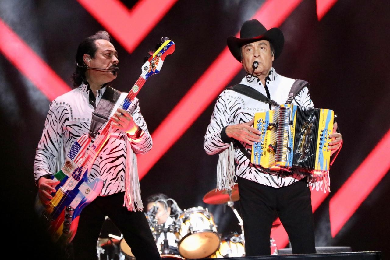 Los Tigres del Norte confirmaron por qué son “Los Jefes de Jefes” al llenar por completo el Teatro del Pueblo en Irapuato