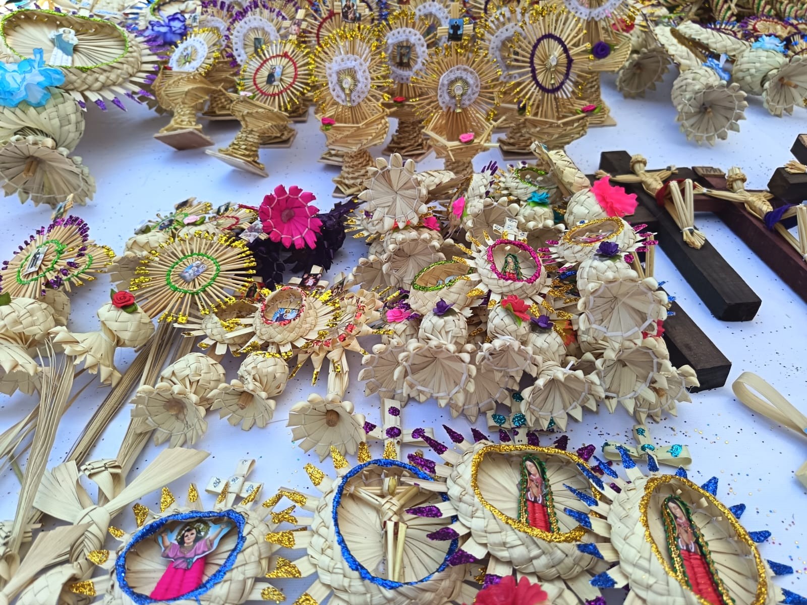 “El Chino”, el artesano que mantiene viva la tradición de las palmas en Celaya