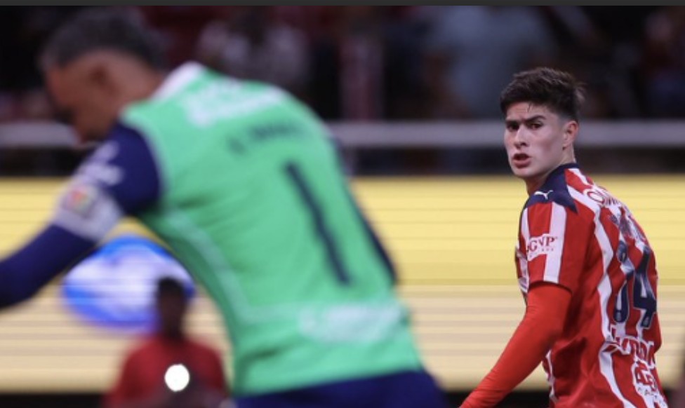 Pese a la presión y los resultados sorpresivos, Chivas no suelta el liderato