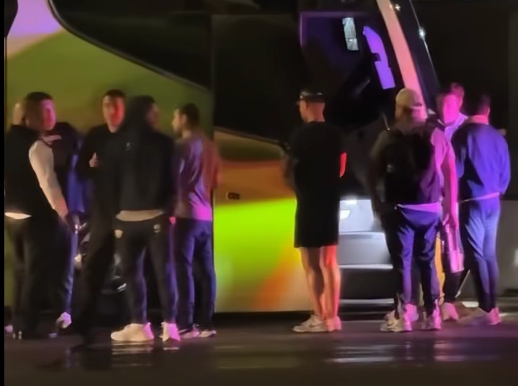 Falla mecánica deja sin transporte a Pumas tras partido ante Chivas