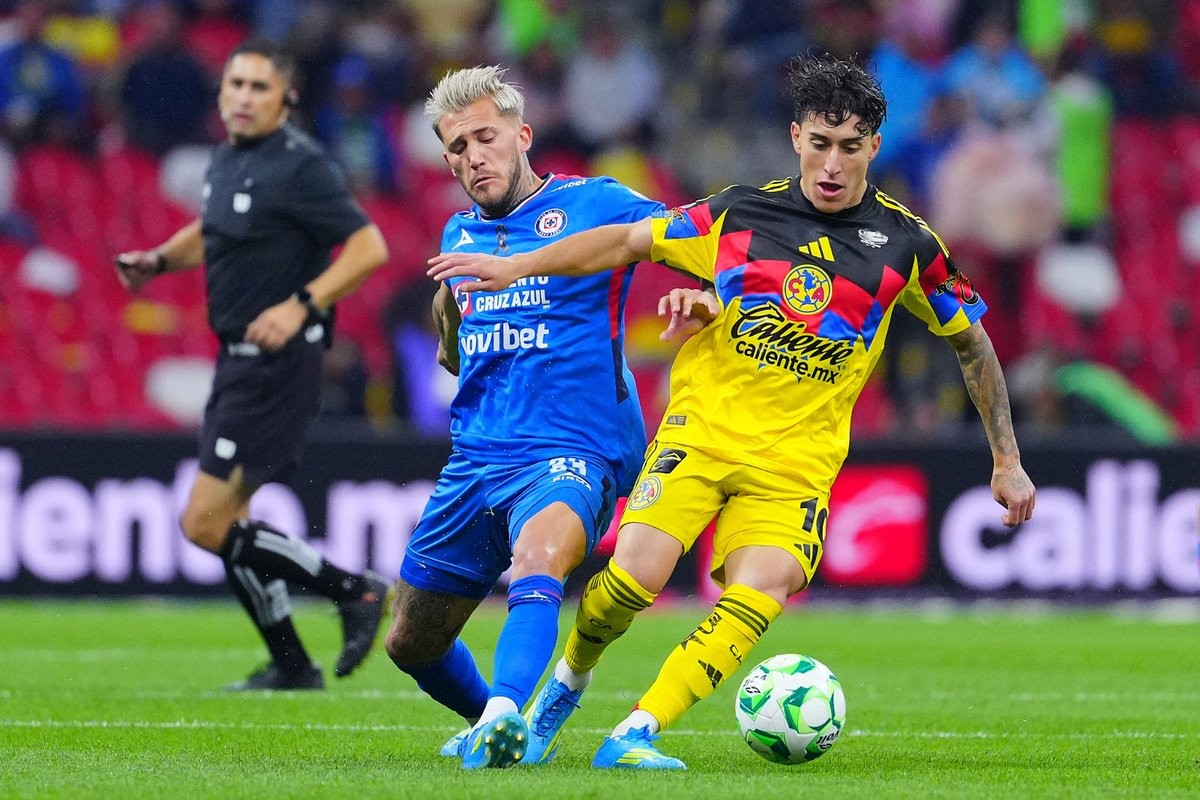 Clásico Joven sin vencedor El duelo entre Club América y Cruz Azul terminó 1-1 en un partido intenso, pero sin un claro dominador. El resultado mantiene a Cruz Azul como uno de los equipos más sólidos del torneo, mientras que América sigue en zona de play-in, sin lograr consolidarse como favorito.