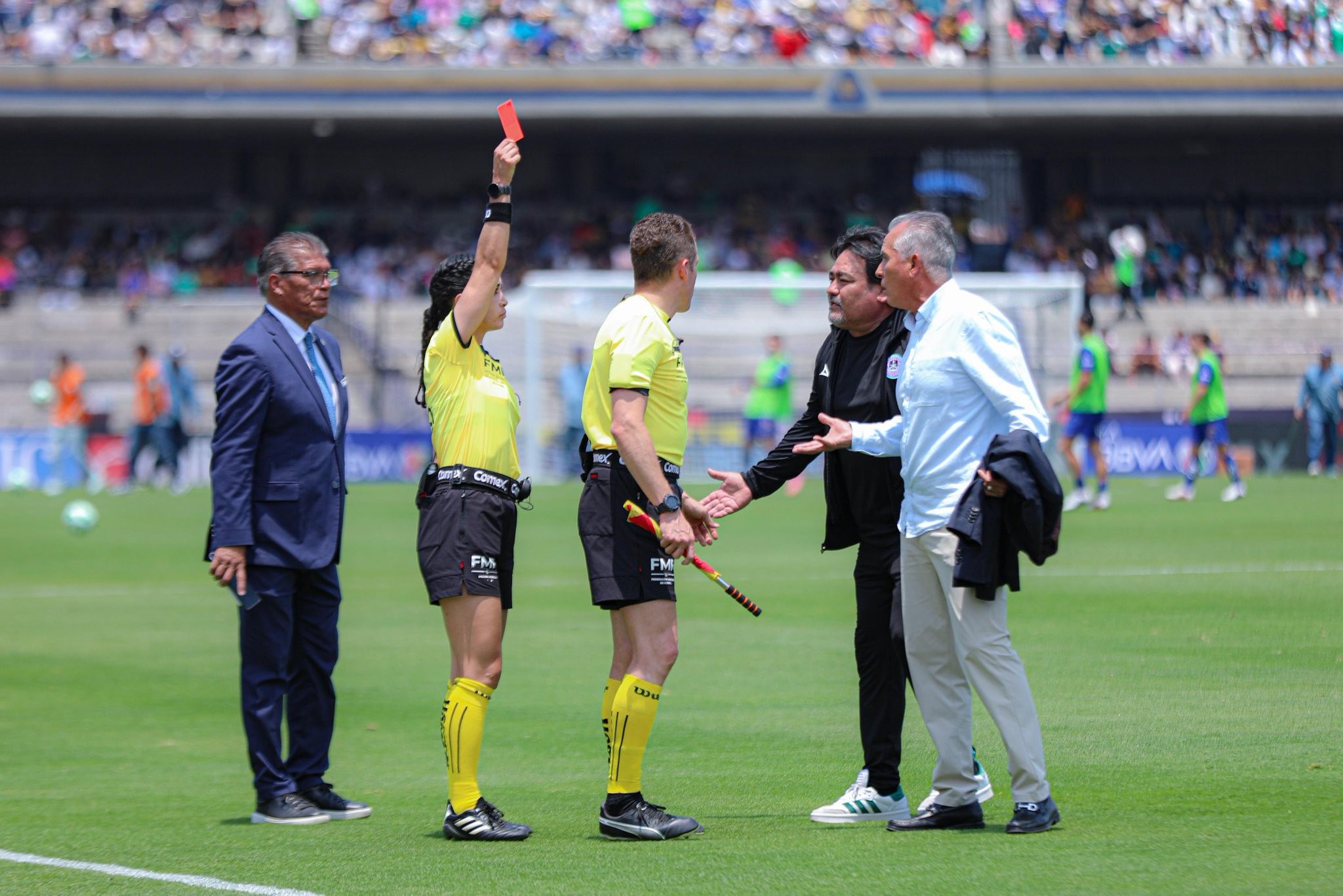 Katia Itzel García en el ojo del huracán: el silbatazo que encendió la polémica en la Liga MX