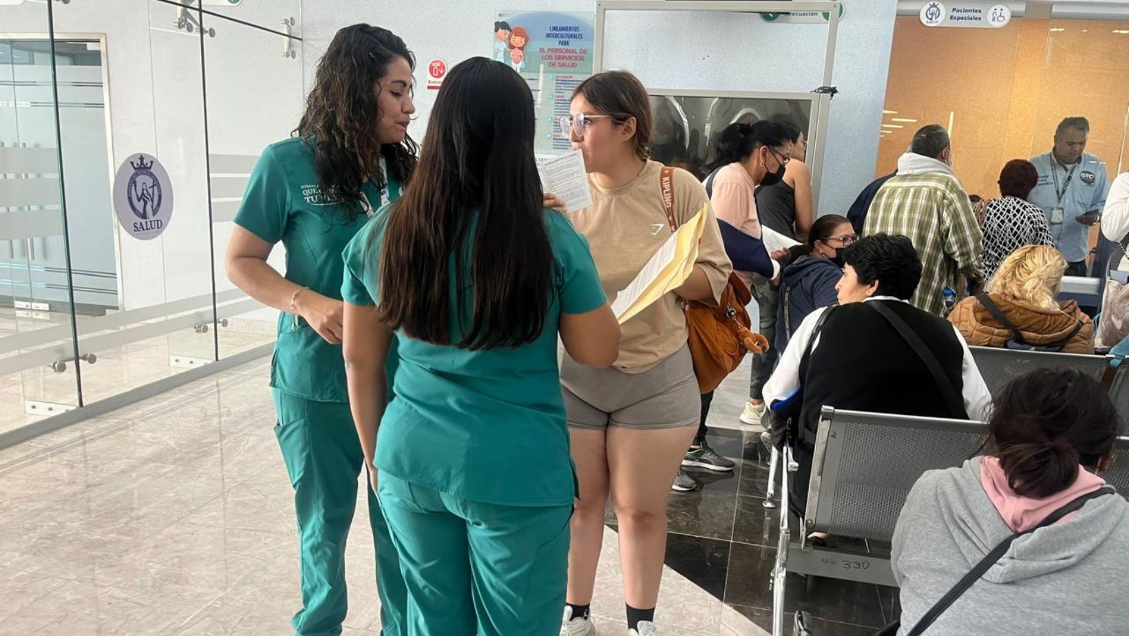 Citas médicas en León: filas de hasta 9 horas en hospital