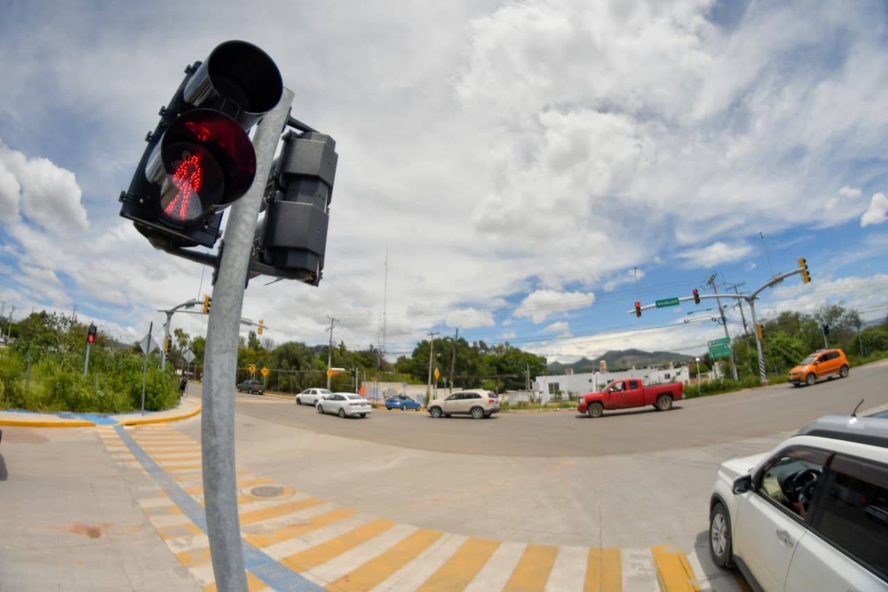 ¡Derroche panista al descubierto! Exhiben “semáforos de oro” en Guanajuato capital y Silao 
