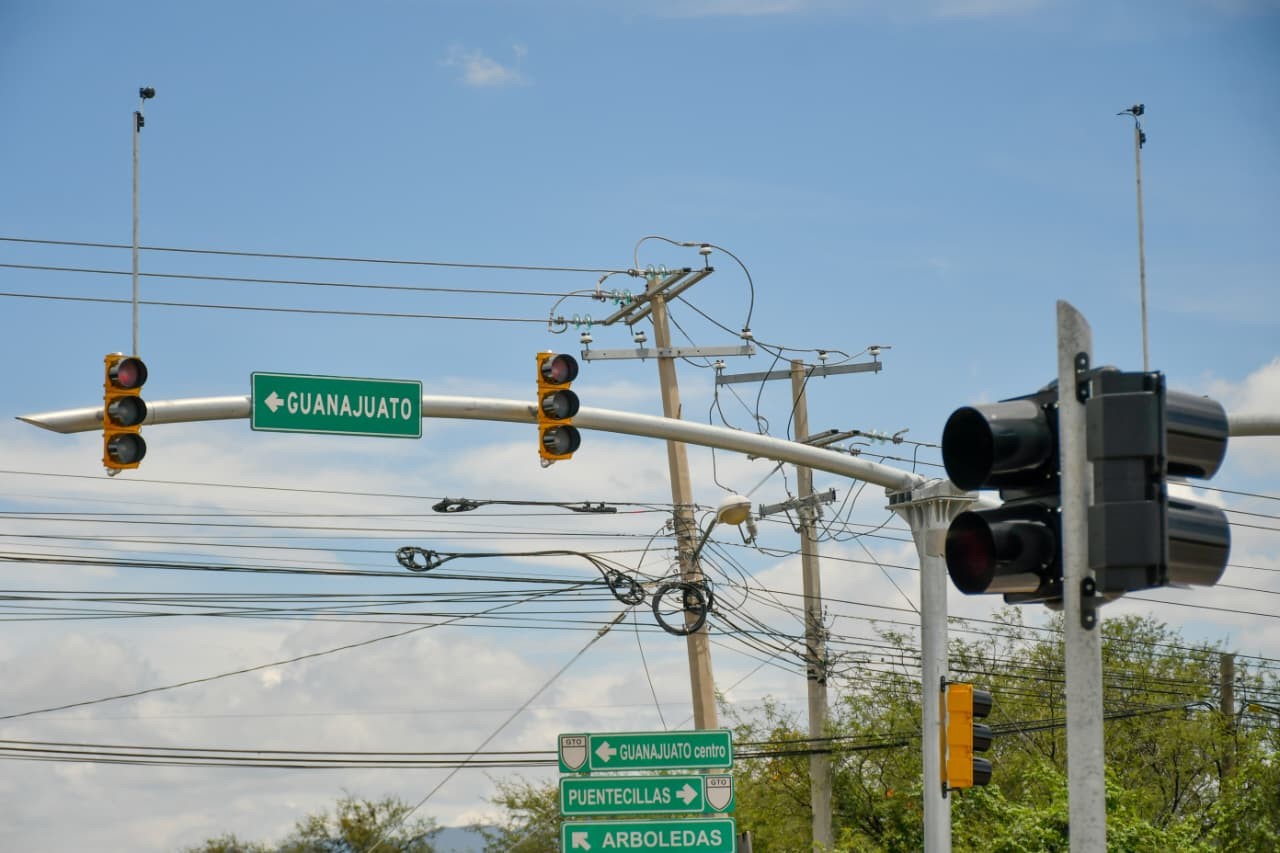 ¡Derroche panista al descubierto! Exhiben “semáforos de oro” en Guanajuato capital y Silao