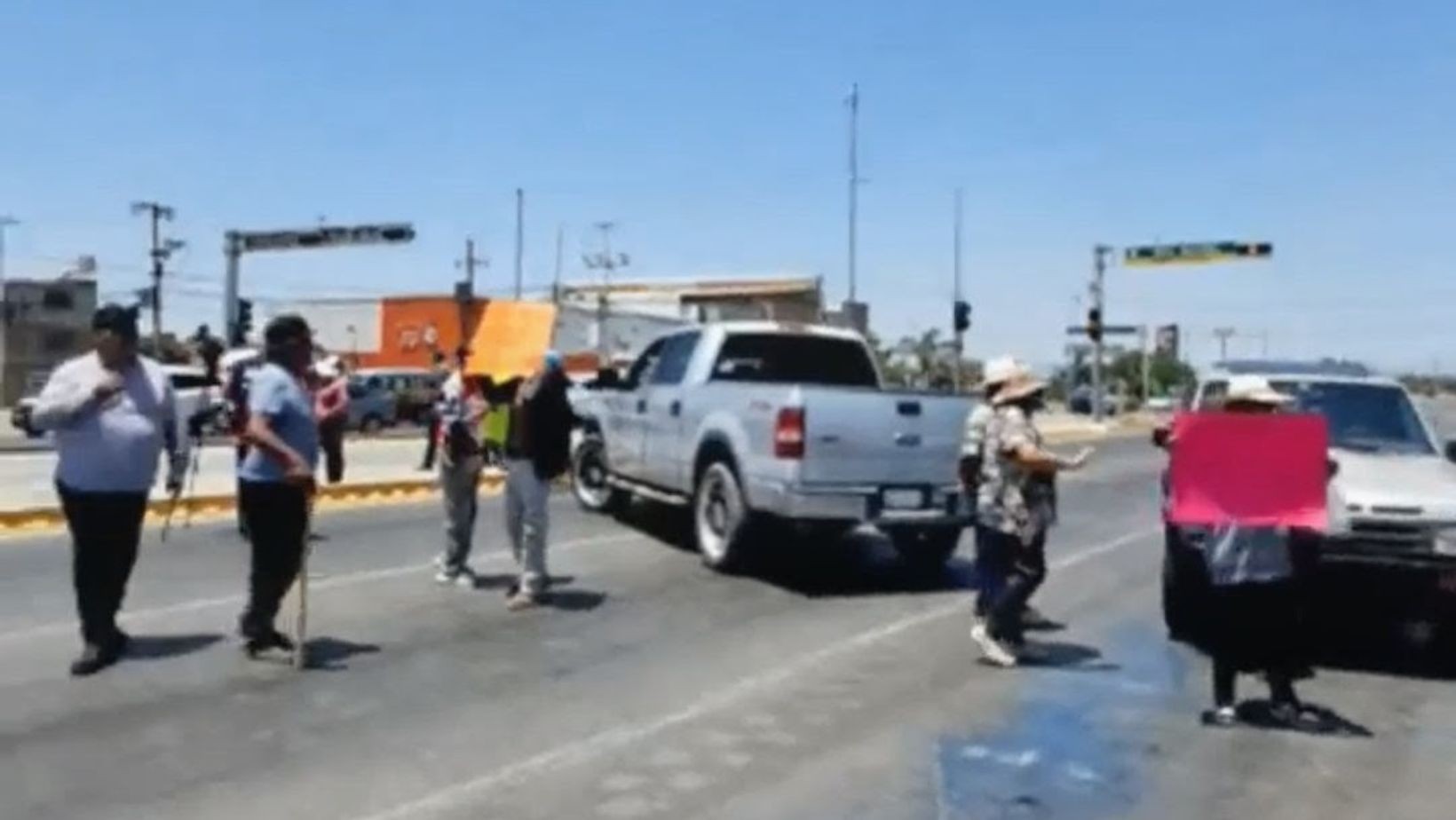 Bloqueo en bulevar La Luz por ejidatarios en León