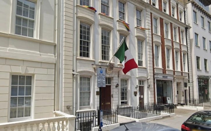 Ebrard admite estancia de su hijo en embajada de México en Reino Unido; niega uso indebido de recursos