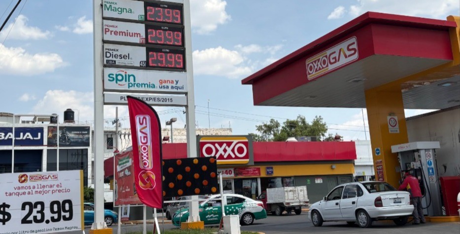 ¡Golpe al bolsillo! La gasolina premium ya toca los 30 pesos en León