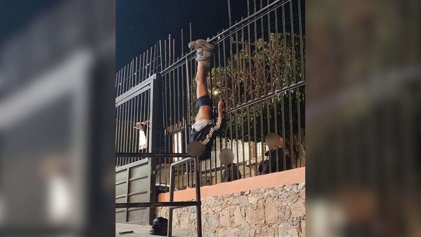 Ratero queda colgado en templo de León tras intento de robo